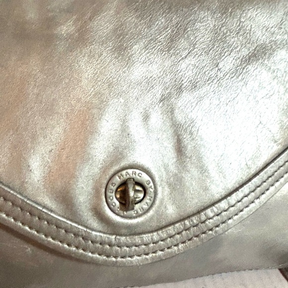 Marc by Marc Jacob’s Silver Leather Crossbody Bag - Picture 8 of 10